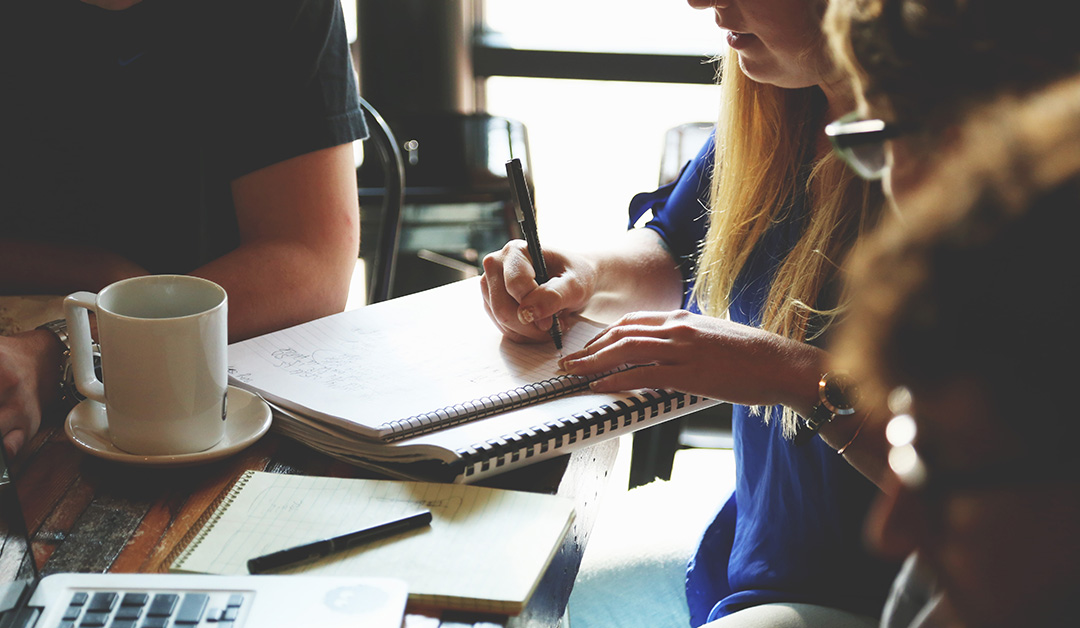 A COMUNICAÇÃO NO PROCESSO DE SUCESSÃO DAS EMPRESAS FAMILIARES A COMUNICAÇÃO NO PROCESSO DE SUCESSÃO DAS EMPRESAS FAMILIARES - A Posterità - formação e consultoria às famílias empresárias tem uma metodologia própria, desenvolvida por Patrice Gaidzinsk.